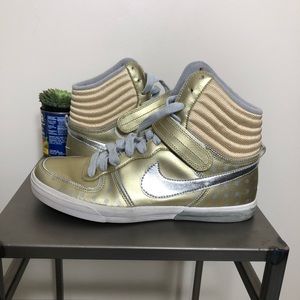 Gold & Silver NIKE sneakers. Sz 8. Polka dots